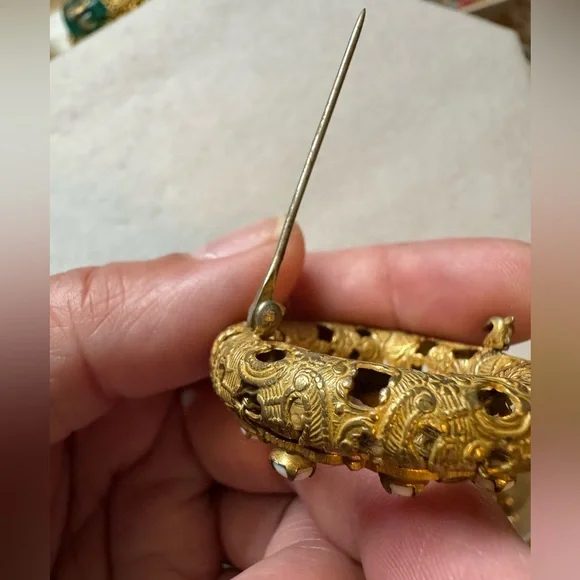 Unsigned Vintage Miriam Haskell preowned vintage brooch - Picture 17 of 17